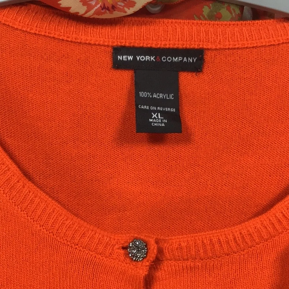 🍊NEW YORK & CO Dark Orange Floral Knit Corsage Jeweled Buttons - Picture 2 of 7